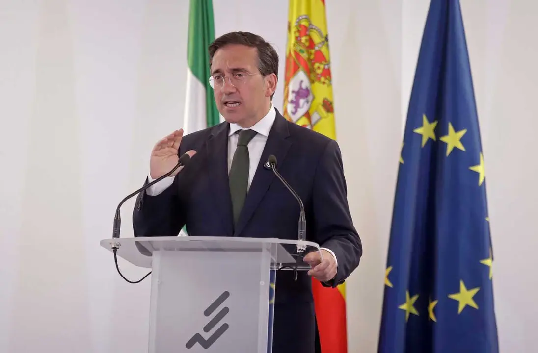 El ministro de Asuntos Exteriores, Uni&oacute;n Europea y Cooperaci&oacute;n, Jos&eacute; Manuel Albares, ofrece una rueda de prensa a 23 de abril de 2026 en Algeciras, C&aacute;diz (Andaluc&iacute;a, Espa&ntilde;a).
