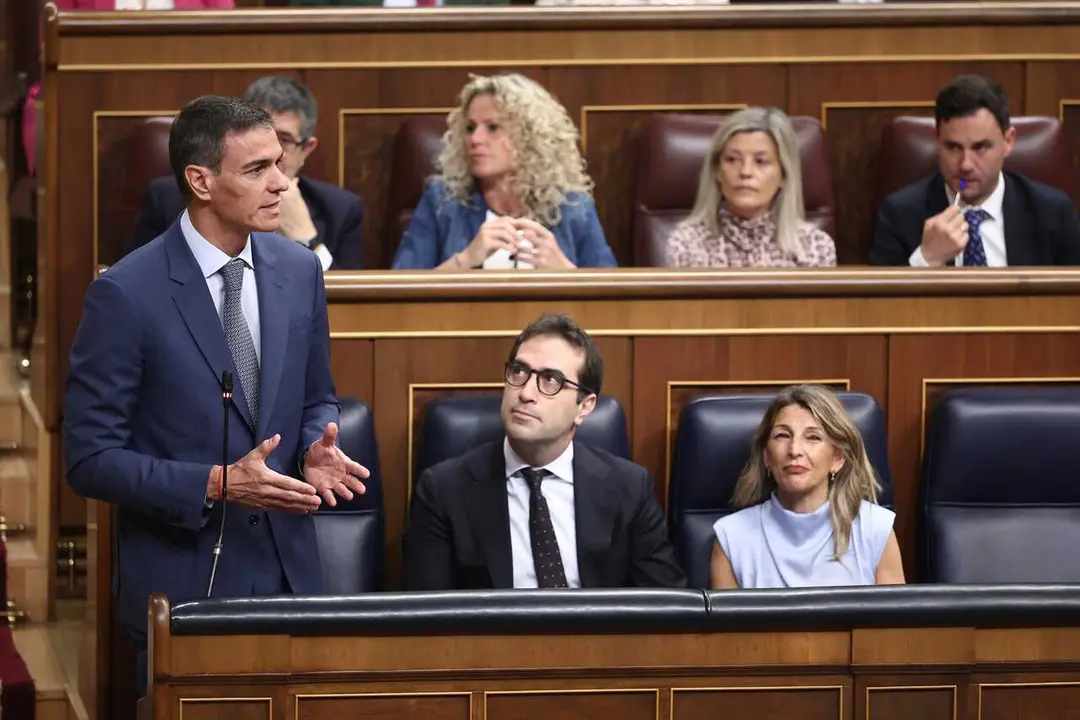 El presidente del Gobierno, Pedro S&aacute;nchez, el vicepresidente y ministro de Econom&iacute;a, Carlos Cuerpo, y la vicepresidenta segunda y ministra de Trabajo, Yolanda D&iacute;az, durante una sesi&oacute;n plenaria en el Congreso, a 29 de abril de 2026, en Madrid (Espa&ntilde;a). 