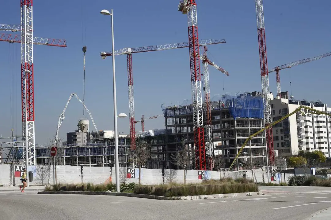 Archivo - Piso, pisos, vivienda, viviendas, casa, casas, alquiler, compra, hipoteca, hipotecas, euribor, construcci&oacute;n, gr&uacute;a, gr&uacute;as