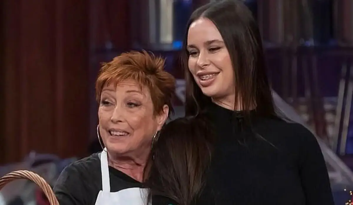 Mar&iacute;a Iborra junto a su madre Ver&oacute;nica Forqu&eacute;