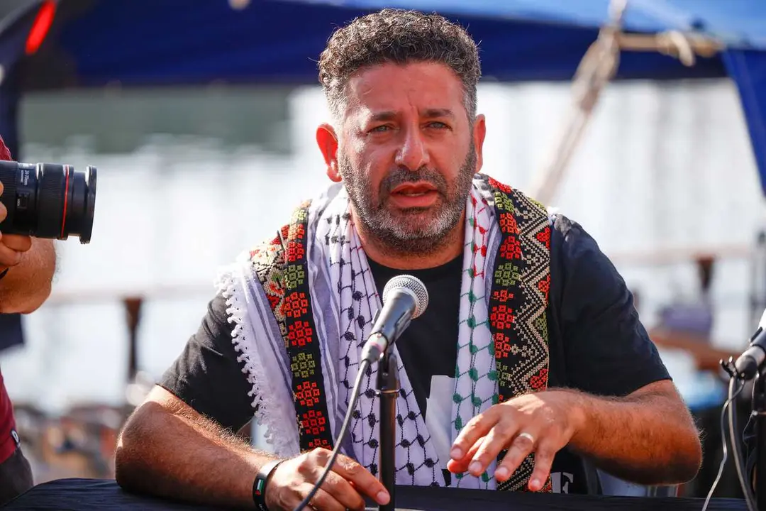 Archivo - El coordinador de la Global Sumud Flotilla, Saif Abukeshek, durante una rueda de prensa antes de la despedida a la Global Sunat Flotilla en el Puerto de Barcelona, a 31 de agosto de 2025, en Barcelona, Catalunya (Espa&ntilde;a). 