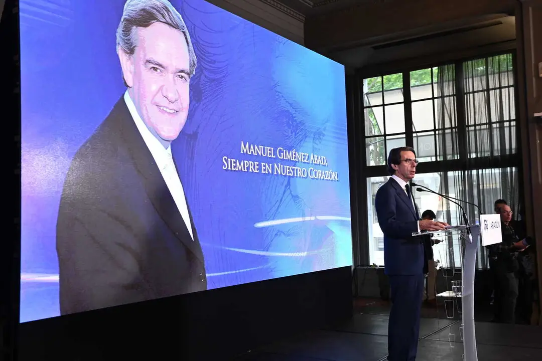 El expresidente del Gobierno, Jos&eacute; Mar&iacute;a Aznar, durante el acto de homenaje a Manuel Gim&eacute;nez Abad, en el  Hotel NH Collection Gran Hotel, a 4 de mayo de 2026, en Zaragoza, Arag&oacute;n (Espa&ntilde;a). 