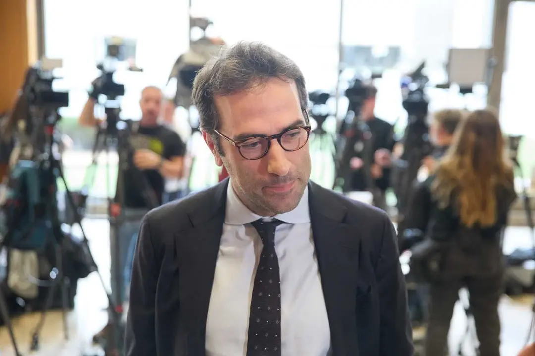 Archivo - El ministro de Econom&iacute;a, Comercio y Empresa, Carlos Cuerpo, atiende a los medios de comunicaci&oacute;n en el Ministerio de Econom&iacute;a, Comercio y Empresa, a 4 de abril de 2025, en Madrid (Espa&ntilde;a).