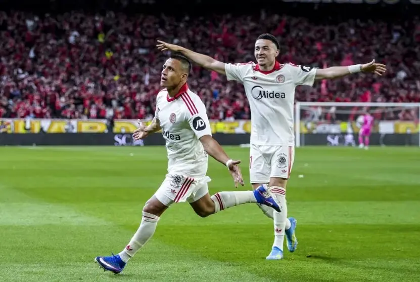 Alexis S&aacute;nchez celebrando el gol de la victoria