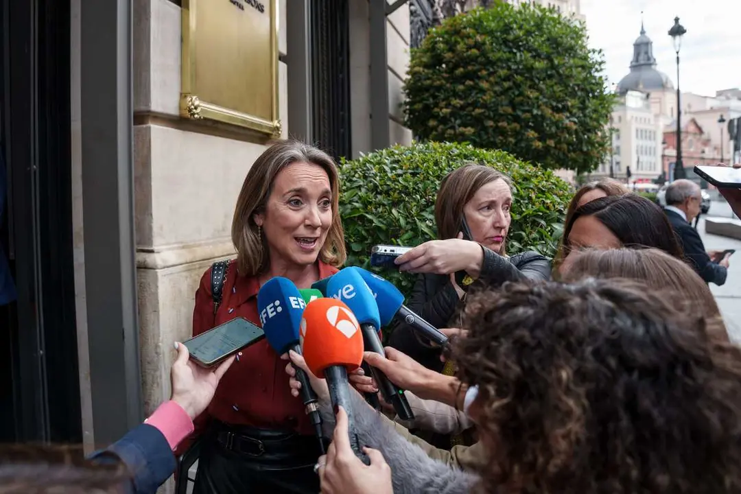 La vicesecretaria de Regeneraci&oacute;n Institucional del PP, Cuca Gamarra, a su llegada a un desayuno informativo organizado por Nueva Econom&iacute;a F&oacute;rum, en el Four Seasons Hotel Madrid, a 5 de mayo de 2026, en Madrid (Espa&ntilde;a). S&eacute;mper se ha reincorporado a G&eacute;nova