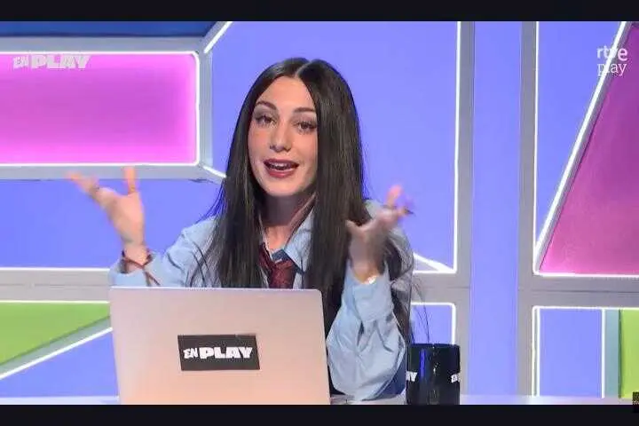 Adriana Hest desmiente bulos sobre ayudas sociales y explica requisitos reales
