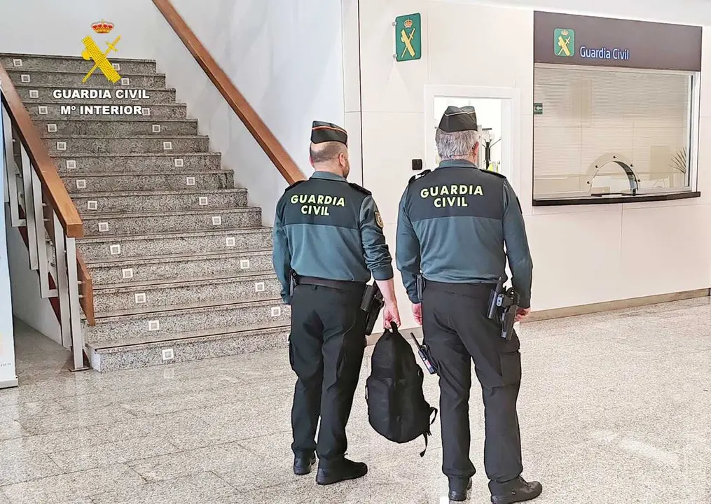 Agentes de la Guardia Civil en el aeropuerto Seve Ballesteros