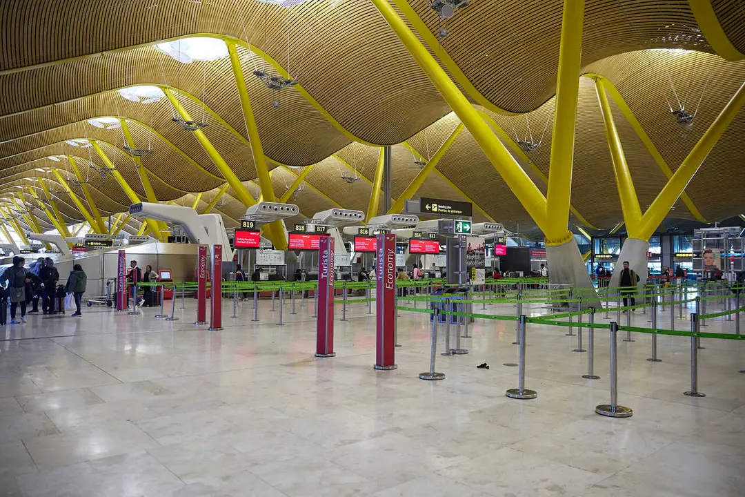 Archivo - Mostradores de facturaci&oacute;n en la Terminal T4 del Aeropuerto Adolfo Su&aacute;rez Madrid-Barajas, a 30 de marzo de 2026, en Madrid (Espa&ntilde;a). 
