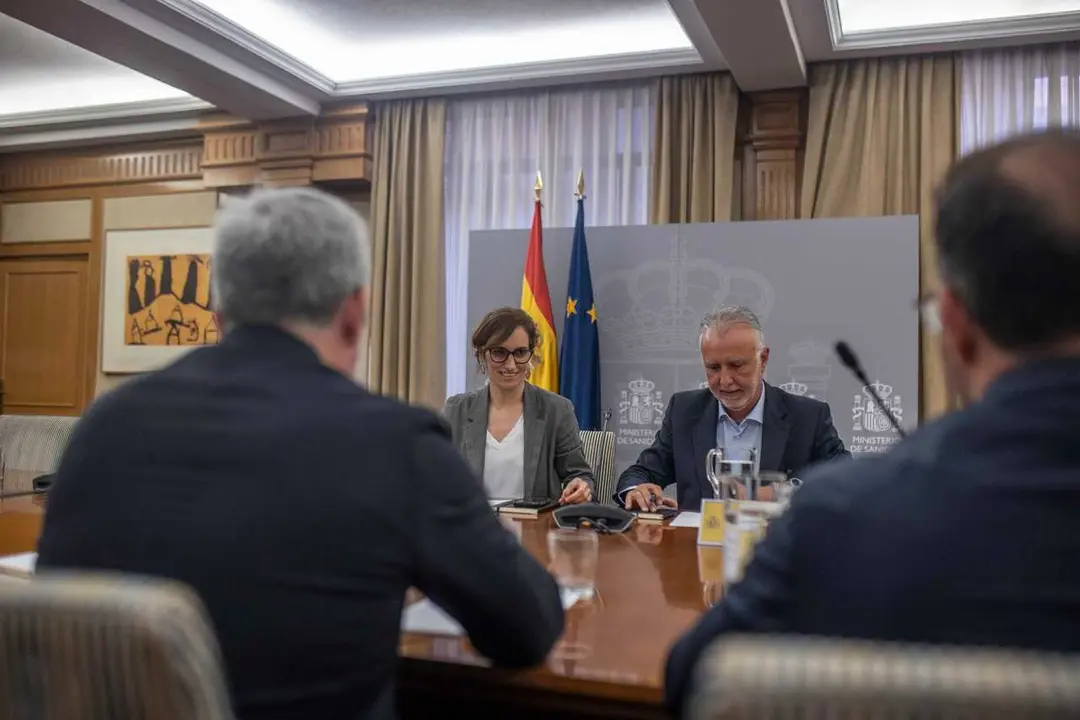 La ministra de Sanidad, M&oacute;nica Garc&iacute;a, y el ministro de Pol&iacute;tica Territorial y Memoria Democr&aacute;tica, &Aacute;ngel V&iacute;ctor Torres, durante una reuni&oacute;n, en el Ministerio de Sanidad, a 7 de mayo de 2026, en Madrid (Espa&ntilde;a).