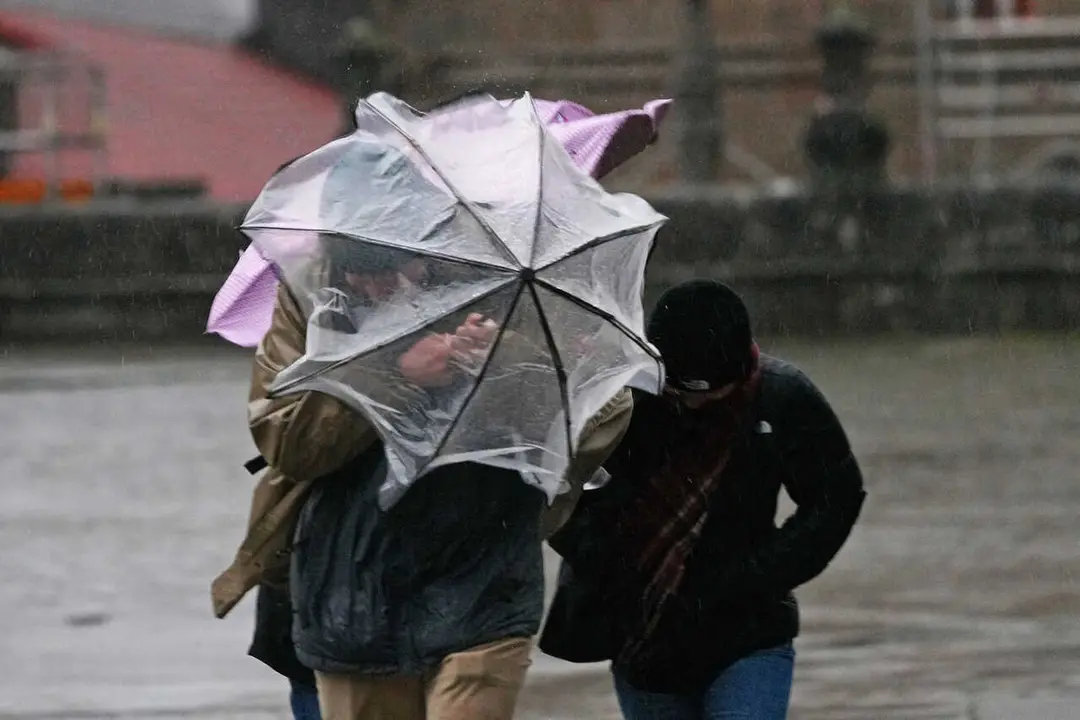 Temporal de lluvia en Santiago - Alerta naraja en Santiago   y roja en Pontevedra por fuertes lluvias - temporal Joseph