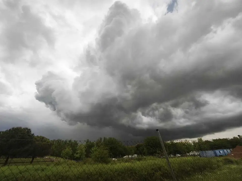 Galicia, Pa&iacute;s Vasco y Navarra bajo lluvias intensas y granizo este domingo y temperaturas en aumento en el Mediterr&aacute;neo  