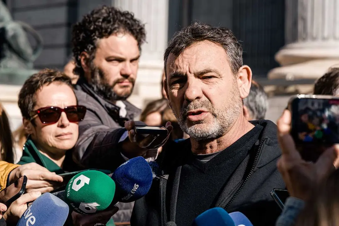 Archivo - El fundador de Open Arms, Oscar Camps, ofrece declaraciones a los medios durante la presentaci&oacute;n de la iniciativa &lsquo;Rumbo a Cuba&rsquo;, frente al Congreso de los Diputados, a 19 de marzo de 2026, en Madrid (Espa&ntilde;a). 