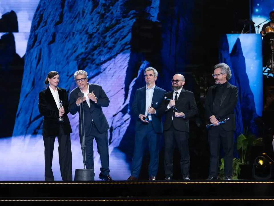 Archivo - El equipo de 'El Agente Secreto' celebra el Premio Platino a Mejor Pel&iacute;cula Iberoamericana