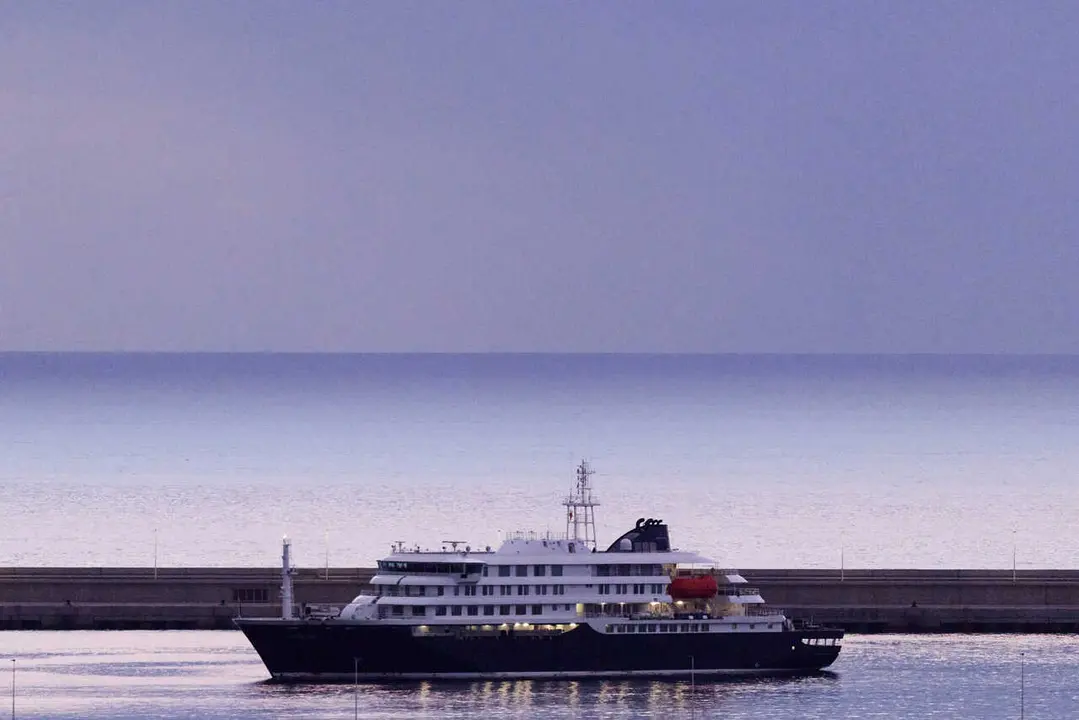 El crucero MV Hondius fondea en Tenerife