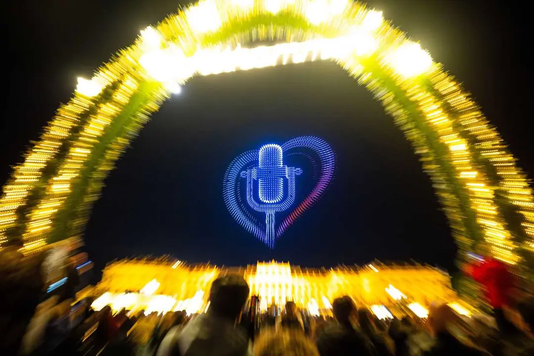 27 April 2026, Austria, Vienna: A graphic displayed during a drone show above Sch&ouml;nbrunn Palace on the occasion of the 2026 Eurovision Song Contest (ESC) in Vienna. Photo: Georg Hochmuth/APA/dpa