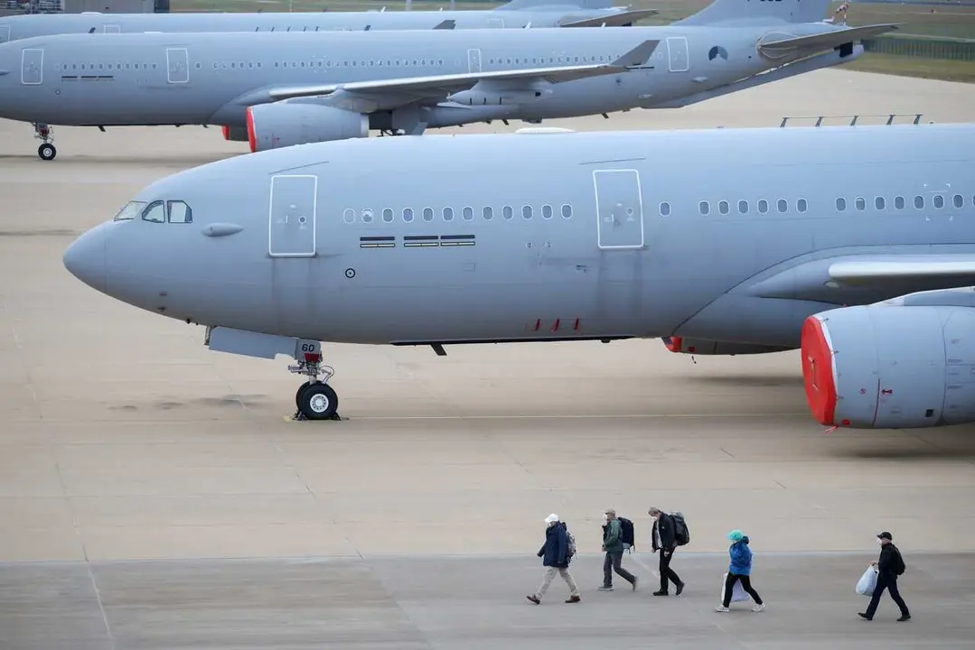 Uno de los aviones de Pa&iacute;ses Bajos que traslad&oacute; pasajeros del MV Hondius desde Tenerife.