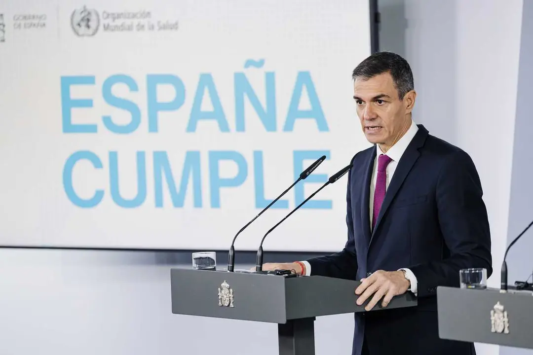 El presidente del Gobierno, Pedro S&aacute;nchez durante una rueda de prensa junto al director general de la Organizaci&oacute;n Mundial de la Salud (OMS), Tedros Adhanom, en el Palacio de la Moncloa.