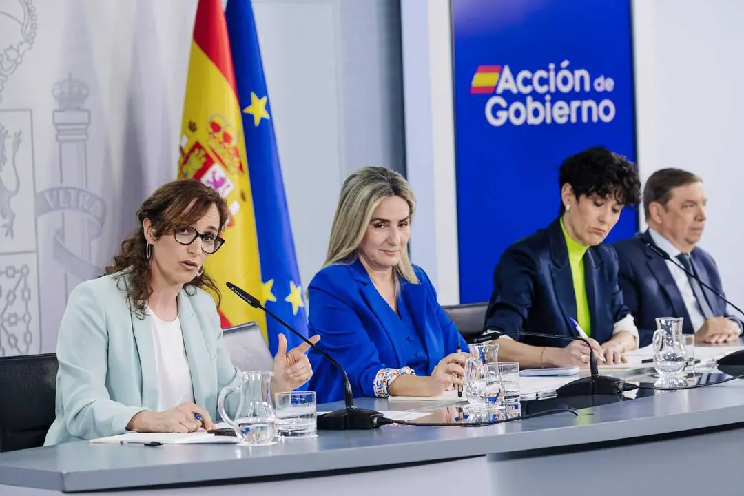 (I-D) La ministra de Sanidad, M&oacute;nica Garc&iacute;a; la ministra de Educaci&oacute;n, Formaci&oacute;n Profesional y Deportes, Milagros Tol&oacute;n, ministra de Inclusi&oacute;n, Seguridad Social y Migraciones y portavoz del Gobierno, Elma Saiz, y el ministro de Agricultura, Pesca y Alimen