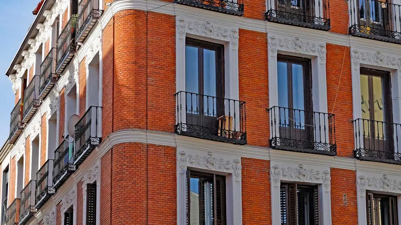 Los espa&ntilde;oles necesitan ahorrar m&aacute;s de 48.000 euros para poder comprar una vivienda, un 9% m&aacute;s, seg&uacute;n Qualis.