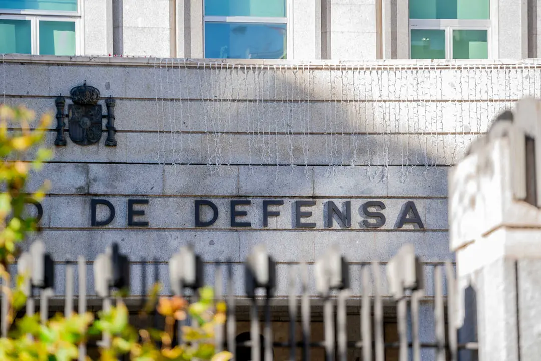 Archivo - Fachada del Ministerio de Defensa donde se ha recibido un paquete bomba, a 1 de diciembre de 2022, en Madrid (Espa&ntilde;a).