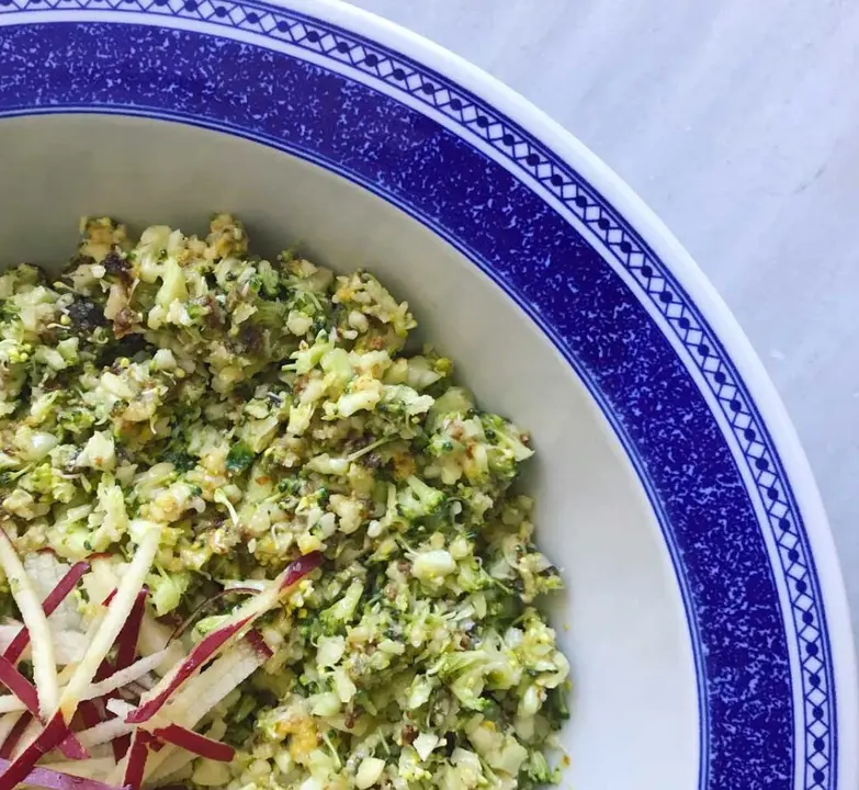 Ensalada de br&oacute;coli y almendras