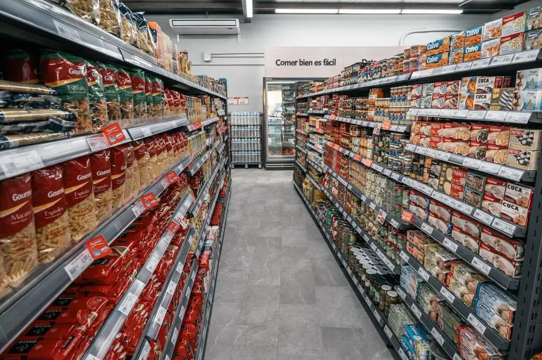Archivo - Interior de un supermercado 