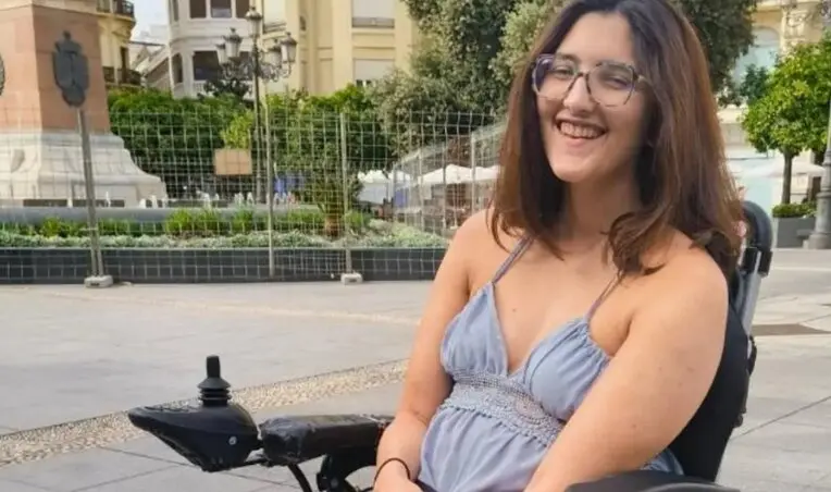 Paula, la chica diagnosticada con Ataxia, muestra su d&iacute;a a d&iacute;a en redes