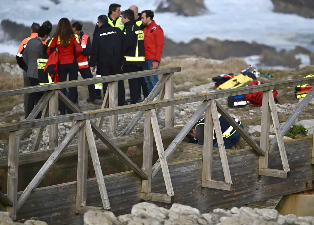 Archivo - Servicios de emergencias trabajan en el lugar de los hechos, a 3 de marzo de 2026, en Santander, Cantabria (Espa&ntilde;a).