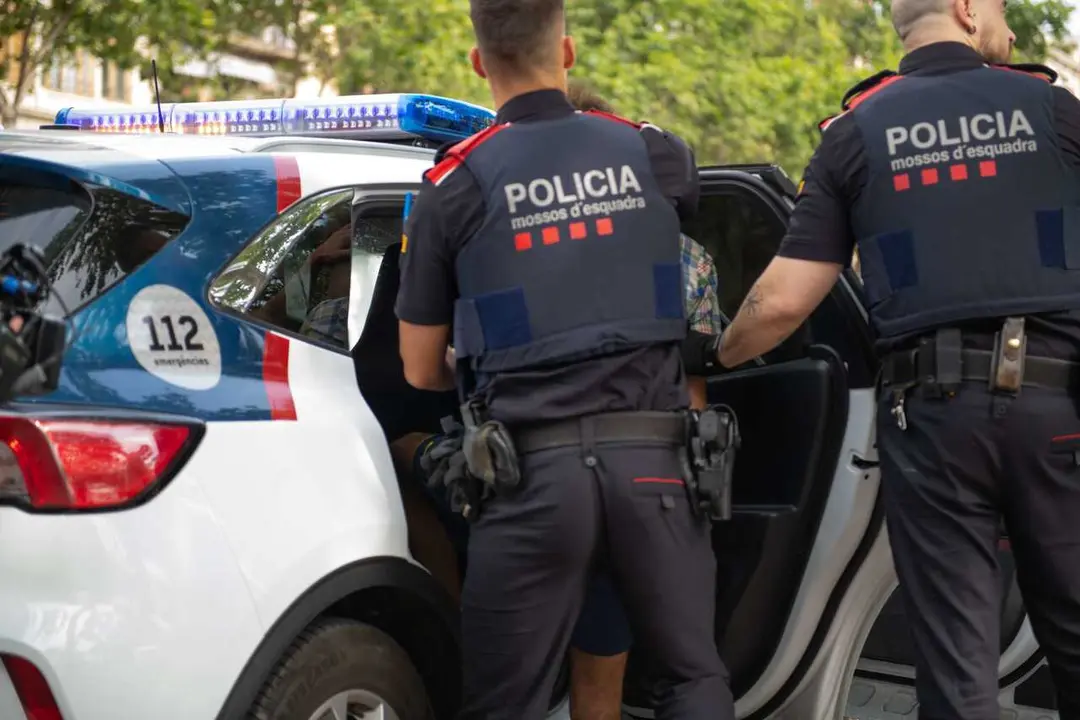 Archivo - Imagen de archivo de una detenci&oacute;n de los Mossos d'Esquadra