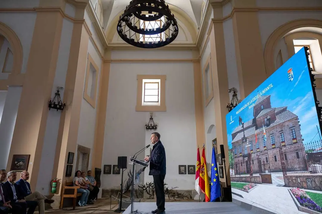 El presidente de Castilla-La Mancha, Emiliano Garc&iacute;a-Page, durante su intervenci&oacute;n en el acto de inauguraci&oacute;n de la nueva Escuela Infantil de Velada.