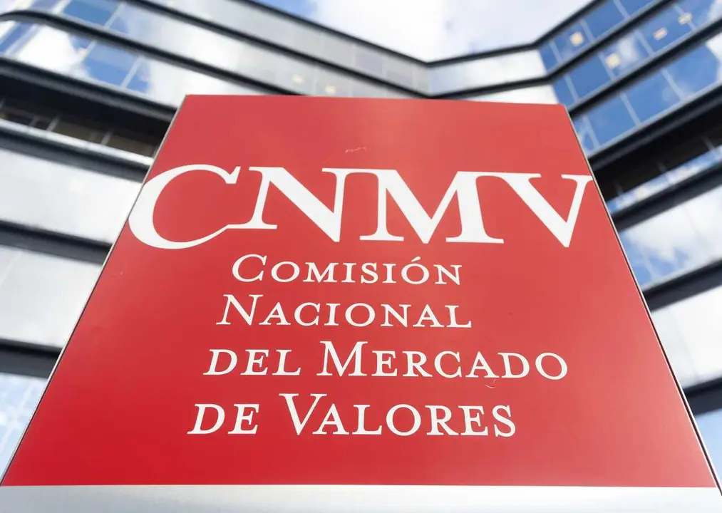 Archivo - Exterior de la sede de la Comisi&oacute;n Nacional del Mercado de Valores (CNMV).