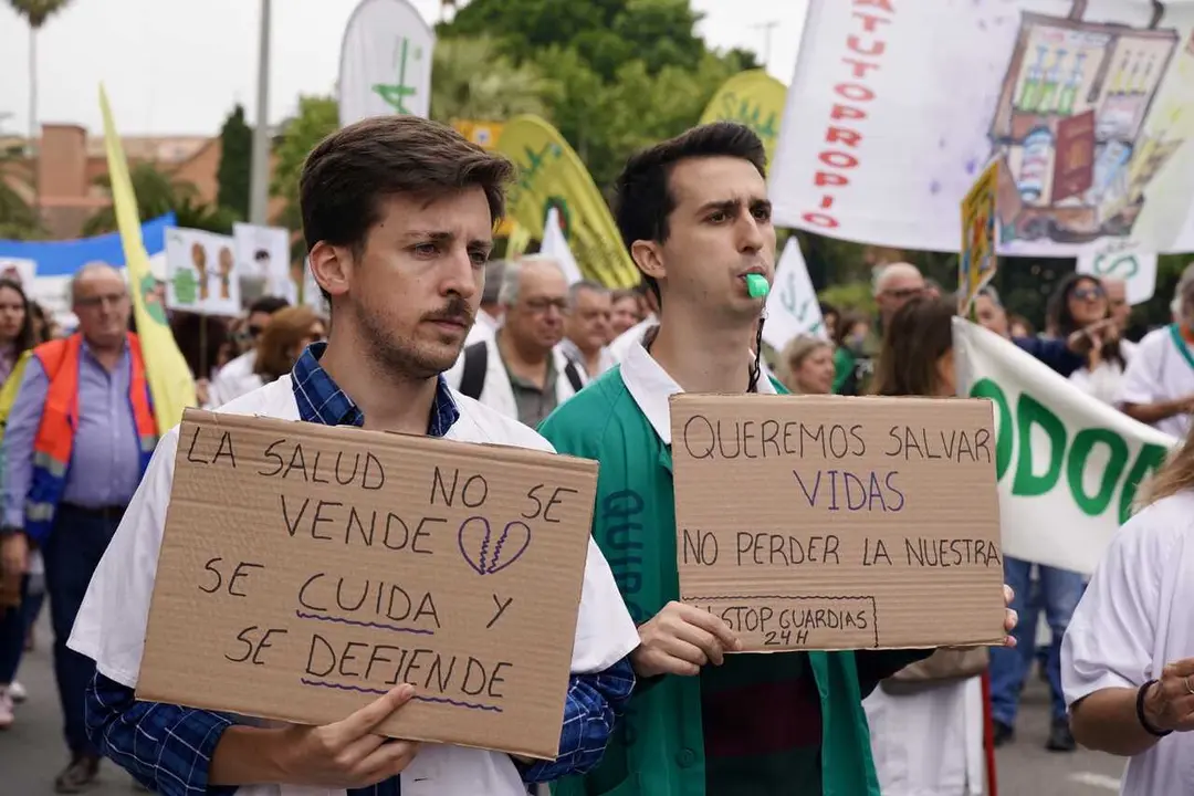 Manifestaci&oacute;n de m&eacute;dicos en M&aacute;laga en el tercer d&iacute;a de huelga contra el Estatuto Marco del Gobierno central. A 29 de abril de 2026 en M&aacute;laga (Andaluc&iacute;a, Espa&ntilde;a).