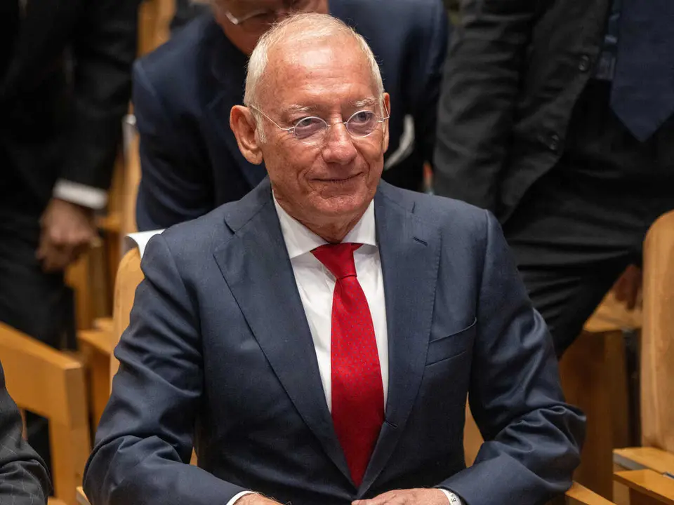 (Foto de ARCHIVO)
El presidente y fundador de Mango, Isak Andic, durante el acto de entrega del VIII Premio Reino de Espa&ntilde;a a la Trayectoria Empresarial (Iese), en el IESE Business School Barcelona Campus Norte, a 18 de marzo de 2024, en Barcelona, Catalunya (Espa&ntilde;a). El Rey Felipe VI ha entregado la octava edici&oacute;n del Premio Reino de Espa&ntilde;a a la Trayectoria Empresarial a Isak Andic, cofundador y presidente de Mango, que ha logrado, tras casi cuatro d&eacute;cadas, convertir Mango en una de las m&aacute;s importantes multinacionales de Espa&ntilde;a en el sector de la moda. Actualmente, Mango cuenta con m&aacute;s de 2.560 establecimientos en 115 pa&iacute;ses y m&aacute;s de 14.000 empleados. En 2022 logr&oacute; un r&eacute;cord hist&oacute;rico de ventas, 2.688 millones (un 20% m&aacute;s que en 2021) y una facturaci&oacute;n in&eacute;dita con un beneficio neto de 81 millones (67,5 el pasado a&ntilde;o).

Lorena Sop&ecirc;na / Europa Press
18/3/2024