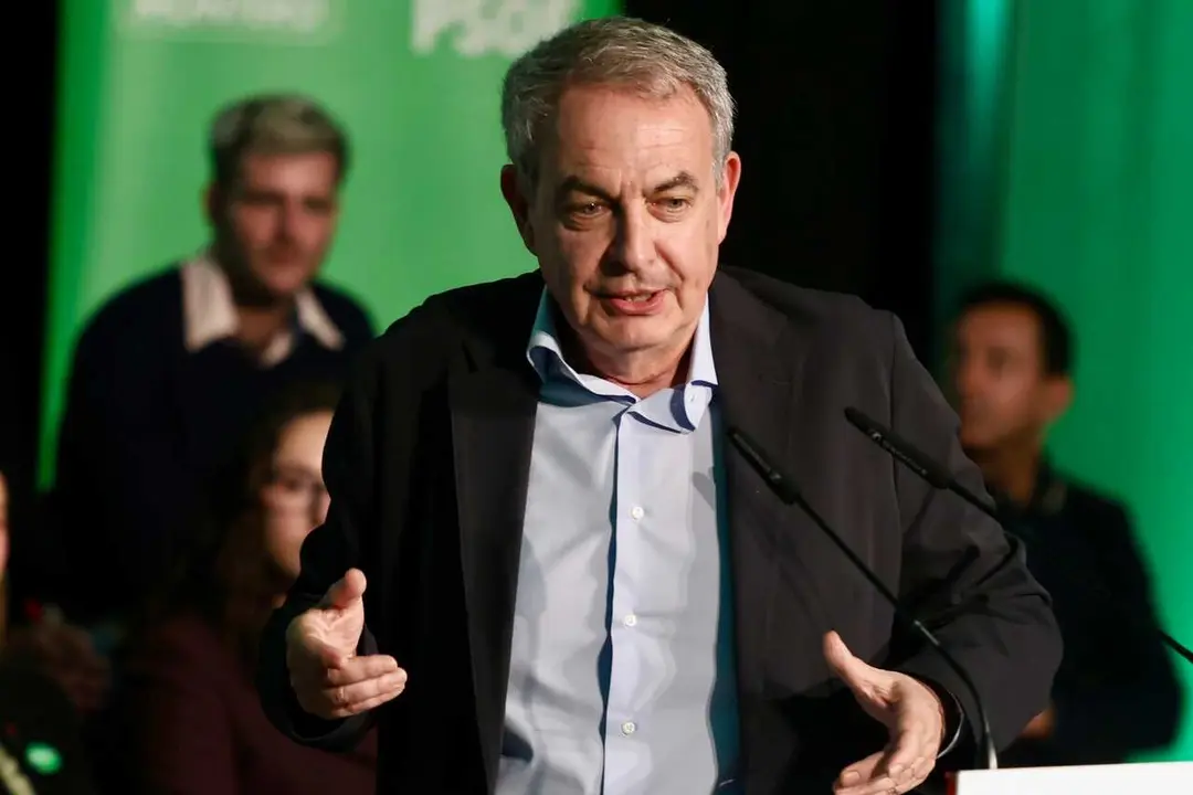 El expresidente del Gobierno Jos&eacute; Luis Rodr&iacute;guez Zapatero, durante su intervenci&oacute;n en el mitin. A 14 de mayo de 2026, en C&aacute;diz (Andaluc&iacute;a, Espa&ntilde;a). 