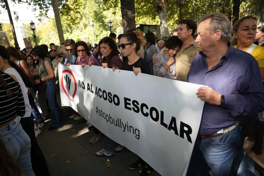 Archivo - Los padres de Sandra Pe&ntilde;a en una manifestaci&oacute;n contra el acoso escolar. Imagen de archivo.