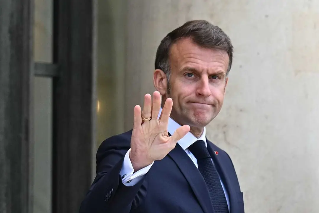 21 April 2026, France, Paris: French President Emmanuel Macron waits to receive Lebanese Prime Minister Nawaf Salam at the Elysee Palace. Photo: Julien Mattia/Le Pictorium via ZUMA Press/dpa