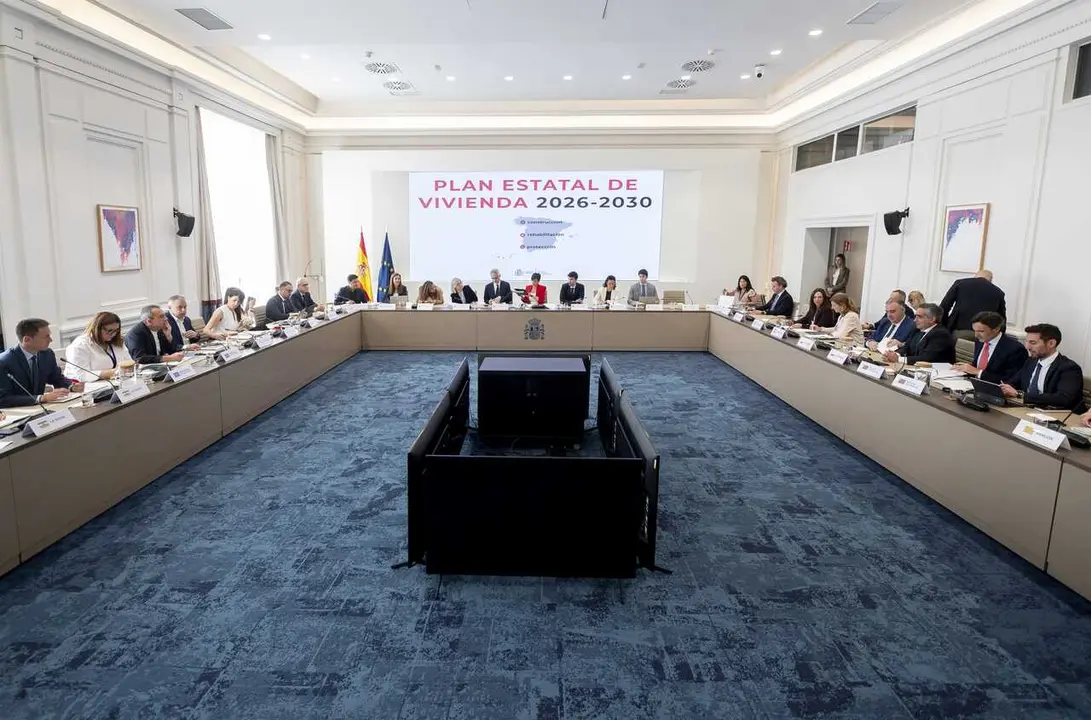 La ministra de Vivienda y Agenda Urbana, Isabel Rodr&iacute;guez (c), durante la reuni&oacute;n de la Conferencia Sectorial de Vivienda y Agenda Urbana.