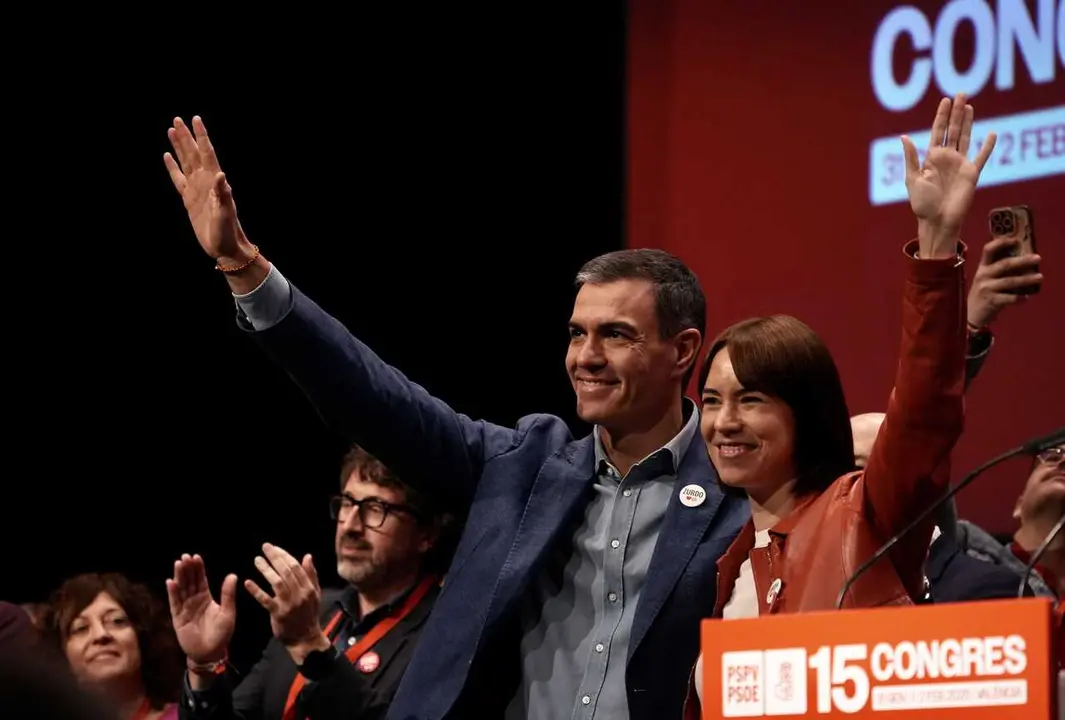 Archivo - El secretario general del PSOE y presidente del Gobierno, Pedro S&aacute;nchez, y la secretaria general del PSPV-PSOE y ministra de Ciencia, Innovaci&oacute;n y Universidades, Diana Morant, en imagen de archivo. 