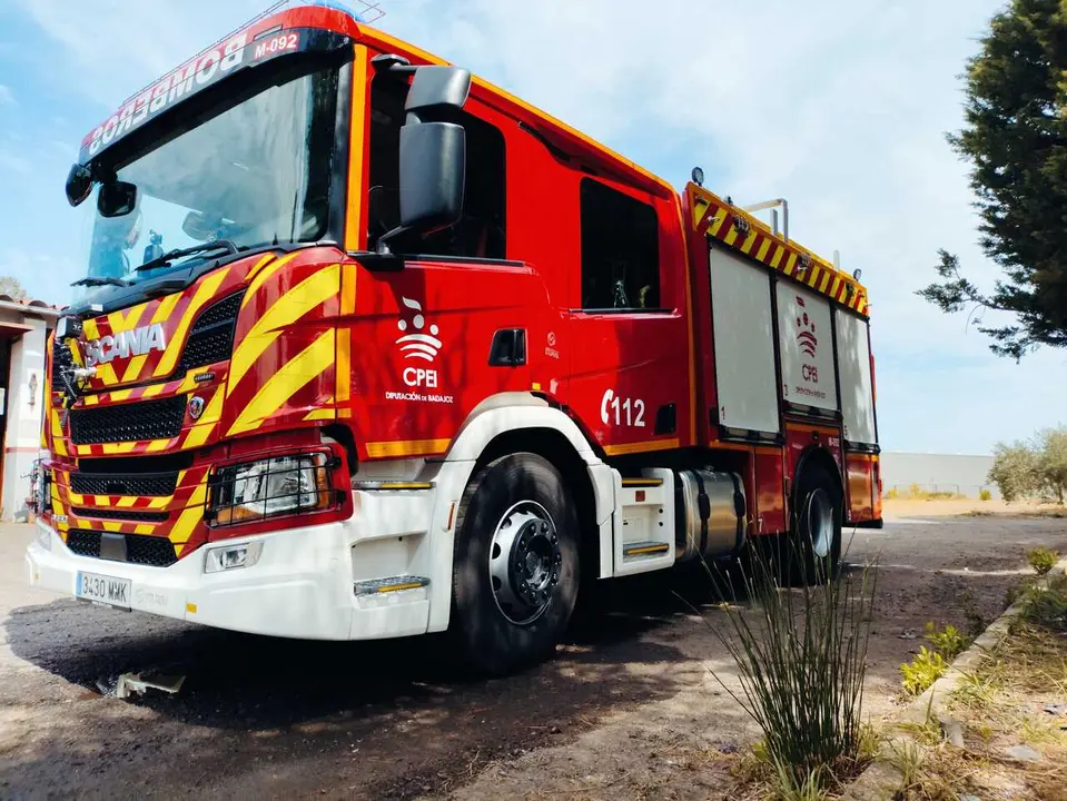 Archivo - Un cami&oacute;n bomba del Consorcio de Bomberos de la Diputaci&oacute;n de Badajoz.