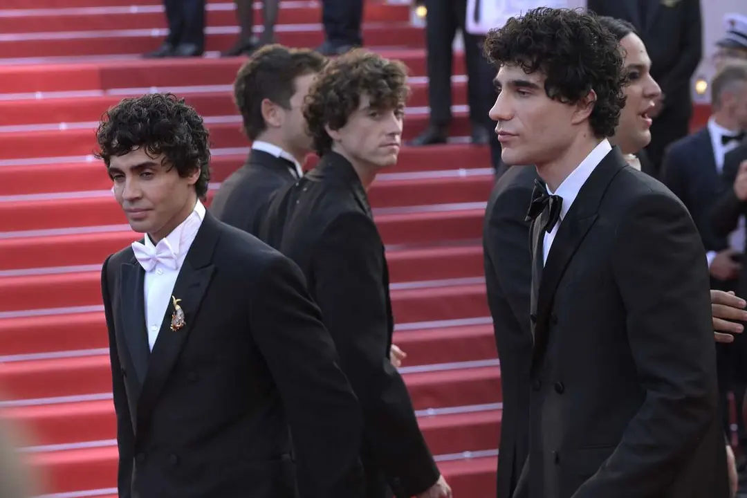 Los directores Javier Calvo (d) y Javier Ambrossi (i) a su llegada a la entrega de premios en la ceremonia de clausura del Festival Internacional de Cine de Cannes, a 23 de mayo de 2026, en Cannes (Francia). 