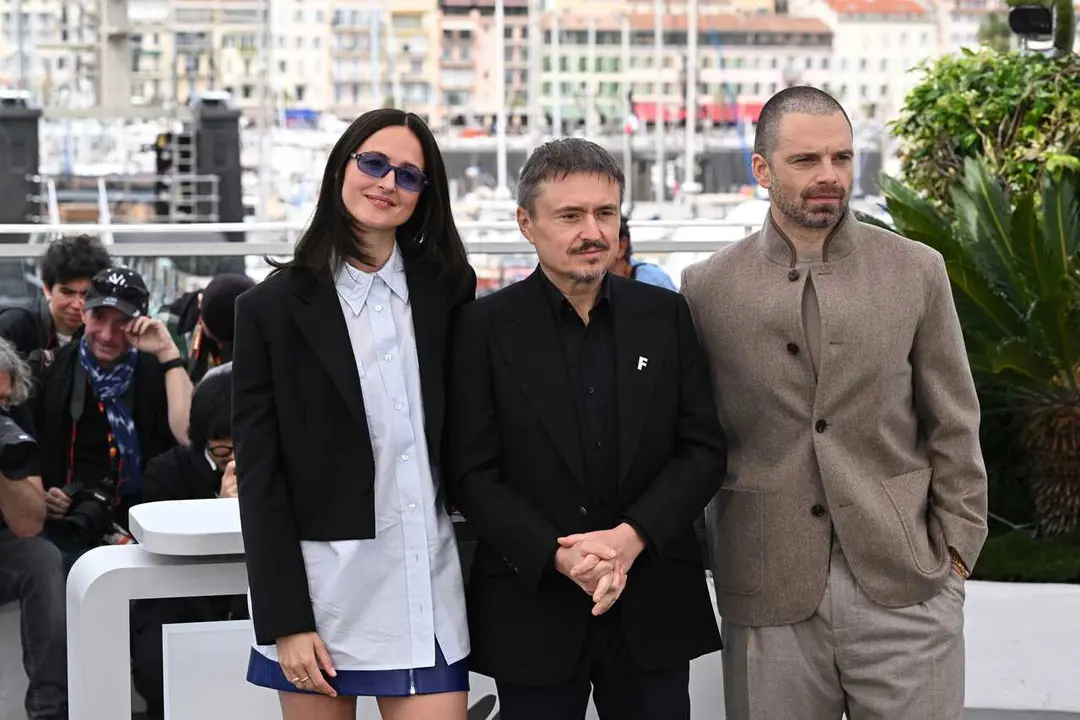 19 May 2026, France, Cannes: (L-R) Norwegian actress Renate Reinsve, Romanian filmmaker Cristian Mungiu and Romanian-American actor Sebastian Stan pose during the photocall for the film Fjord at the 79th Cannes Film Festival.