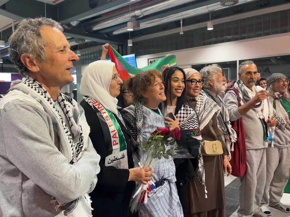 La delegaci&oacute;n gallega llega a la estaci&oacute;n de tren de Santiago de Compostela, a 23 de mayo de 2026.