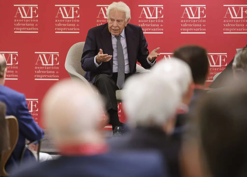 El expresidente del Gobierno, Felipe Gonz&aacute;lez, durante el encuentro empresarial y coloquio informativo celebrado en las instalaciones del Hotel SH Valencia Palace