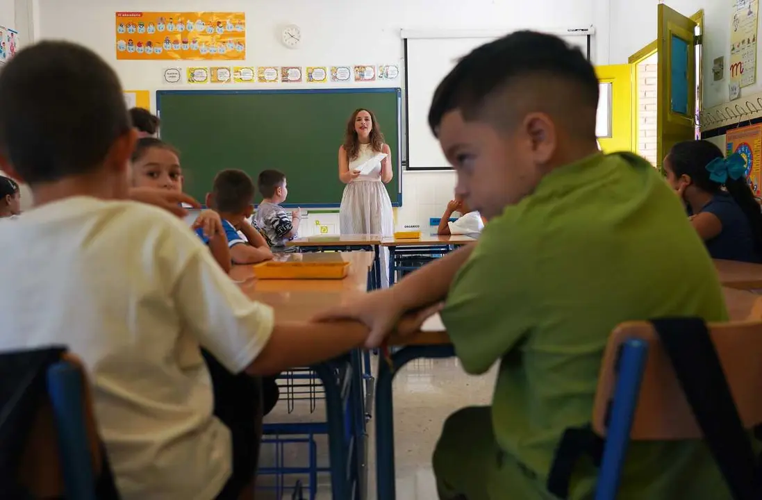 Archivo - Ni&ntilde;os en clase  