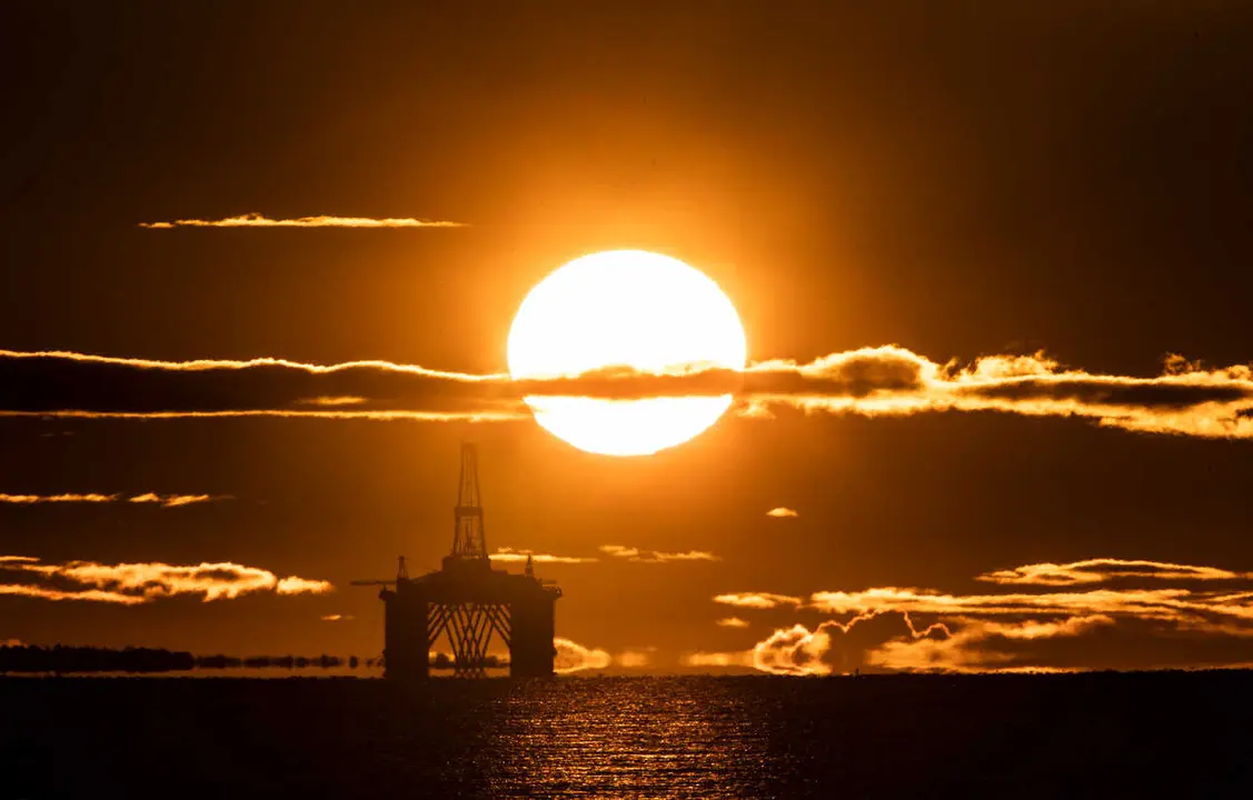 Archivo - Plataforma petrol&iacute;fera.