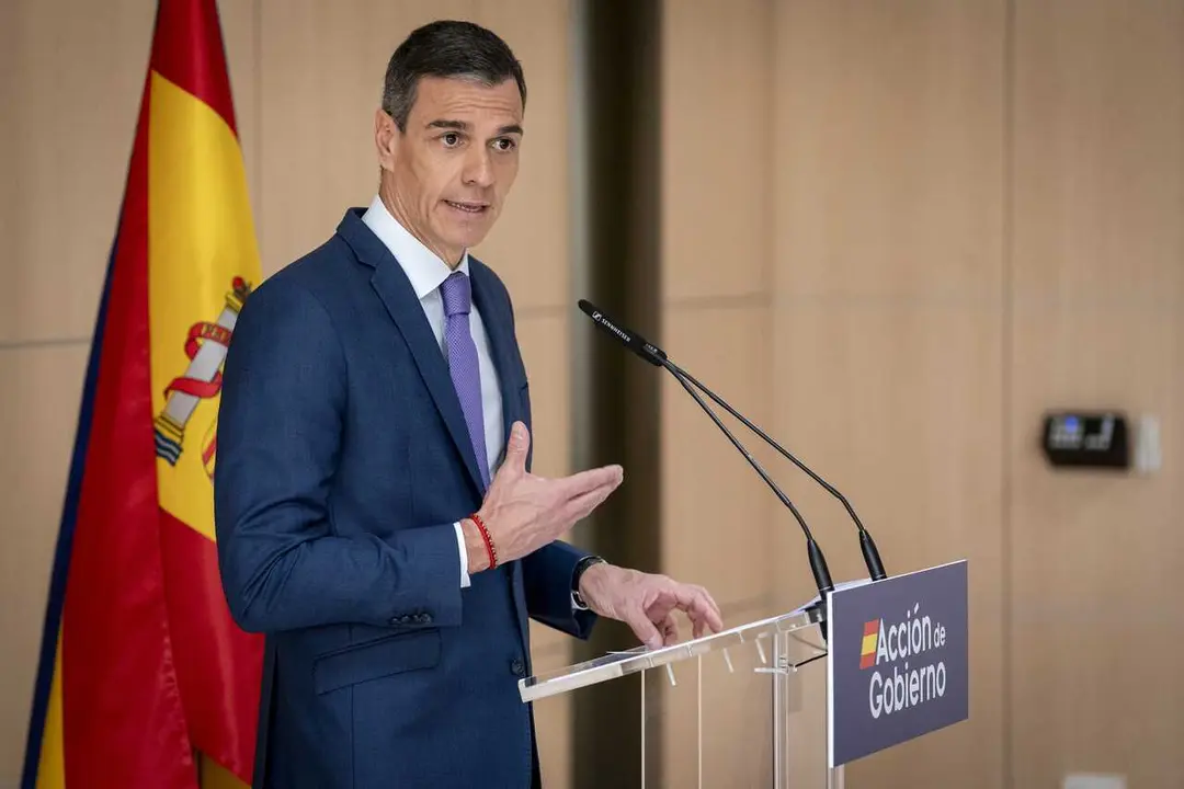 Archivo - El presidente del Gobierno, Pedro S&aacute;nchez, visita el centro de atenci&oacute;n telef&oacute;nica y telem&aacute;tica del Instituto Nacional de la Seguridad Social, a 29 de mayo de 2025, en Legan&eacute;s (Madrid). 