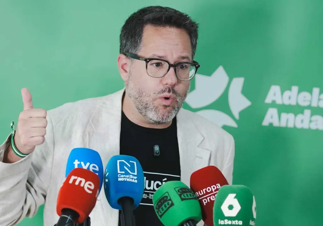 El portavoz de Adelante Andaluc&iacute;a, Jos&eacute; Ignacio Garc&iacute;a, atiende a los medios en la sede del partido para abordar asuntos de actualidad. 