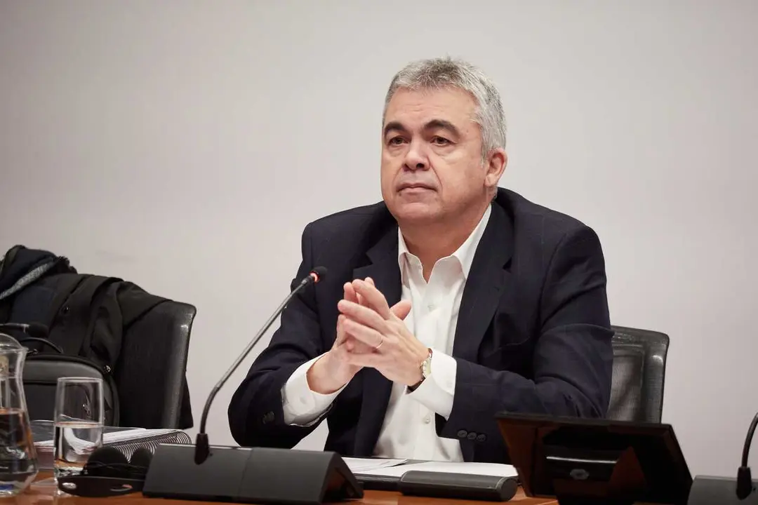 Archivo - El exsecretario de Organizaci&oacute;n del PSOE Santos Cerd&aacute;n comparece en la Comisi&oacute;n de Investigaci&oacute;n sobre adjudicaciones p&uacute;blicas del Parlamento de Navarra, a 11 de febrero de 2026, en Pamplona, Navarra (Espa&ntilde;a). 