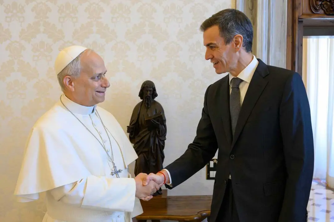 El presidente del Gobierno, Pedro S&aacute;nchez, a su llegada a la Santa Sede, donde es recibido en audiencia por el Papa Le&oacute;n XIV, a 27 de mayo de 2026, en Roma (Italia). 