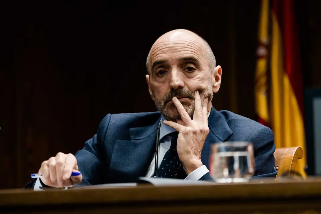 Archivo - El empresario Julio Mart&iacute;nez (d) comparece ante la Comisi&oacute;n de Investigaci&oacute;n del &lsquo;caso Koldo&rsquo;, en el Senado, a 9 de abril de 2026, en Madrid (Espa&ntilde;a). 